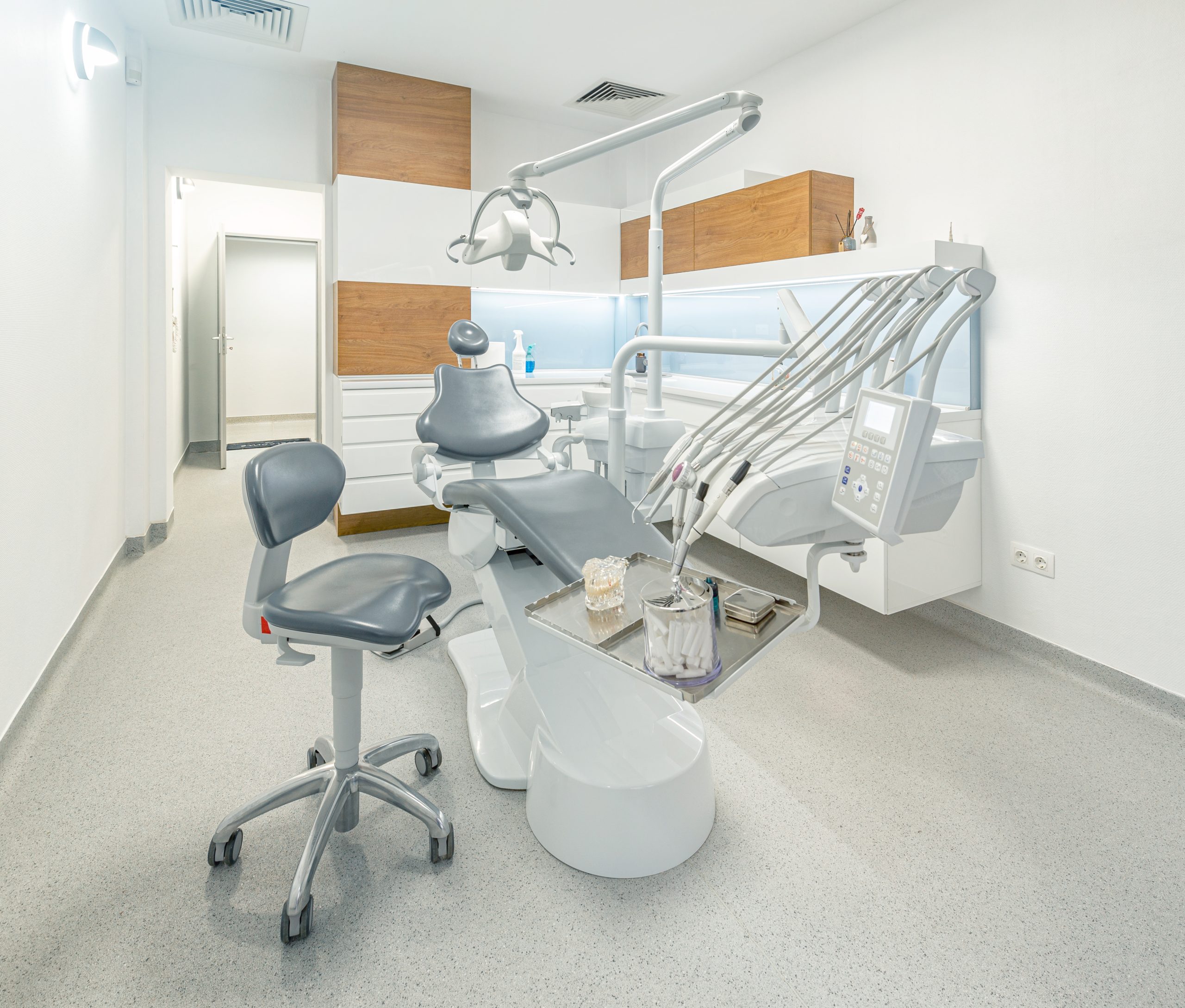 dentist-tools-and-professional-dentistry-chair-3DZ2R76-scaled
